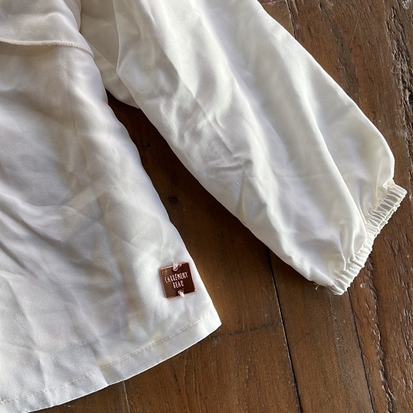 Carrememt beau cream ruffle blouse NWT - Picture 3 of 5